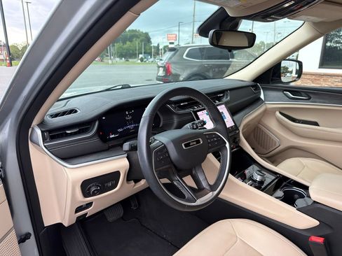 Used 2021 Jeep Grand Cherokee L Limited AWD/4WD image 4