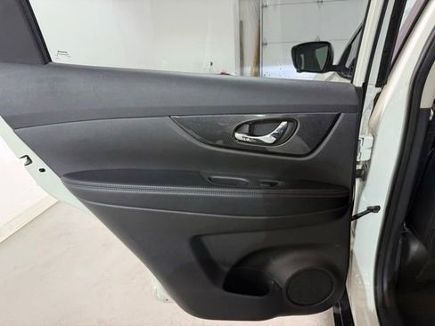 Used 2016 Nissan Rogue SL w/ SL Premium Package AWD/4WD image 23