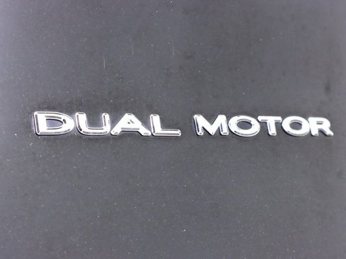 Used 2022 Tesla Model Y Long Range AWD/4WD image 36