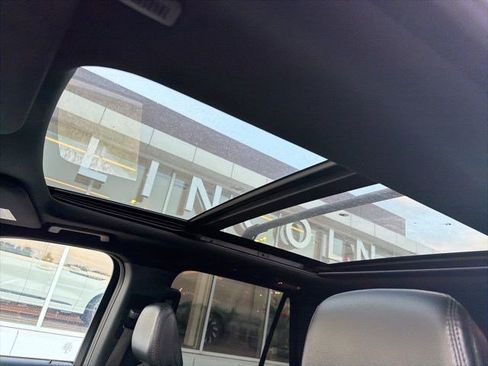 Used 2021 Ford Expedition Limited image 11