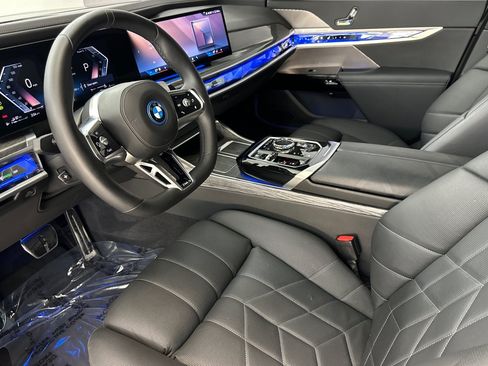 Certified 2024 BMW 750e xDrive w/ Premium Package 2 AWD/4WD image 4