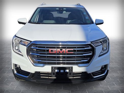 Used 2024 GMC Terrain SLT image 2