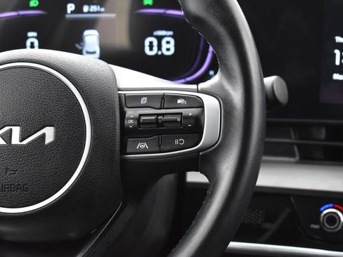 Used 2025 Kia Sportage EX w/ Premium Package image 18