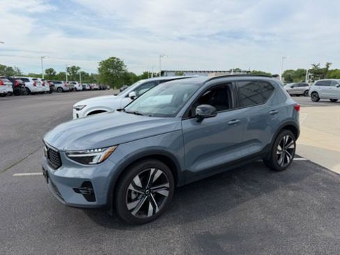Used 2023 Volvo XC40 B5 Ultimate w/ Protection Package Premier AWD/4WD image 6