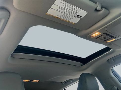 Used 2022 Toyota Highlander XLE AWD/4WD image 28