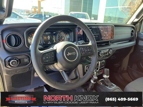 Used 2025 Jeep Wrangler Unlimited Rubicon image 6