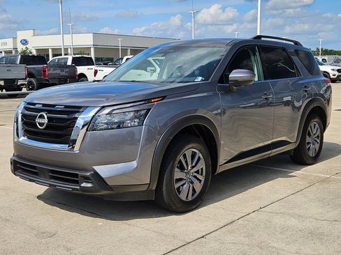Used 2025 Nissan Pathfinder SV FWD image 10