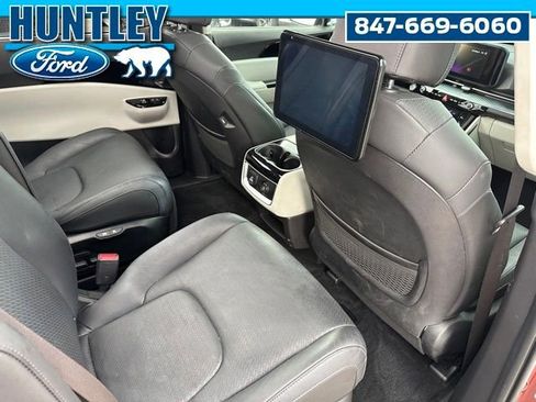 Used 2023 Kia Carnival SX Prestige FWD image 11