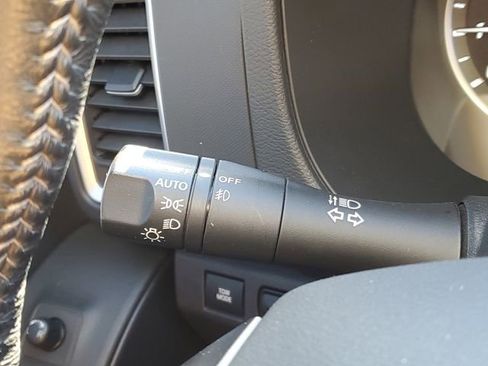 Used 2022 Nissan Frontier SV image 16