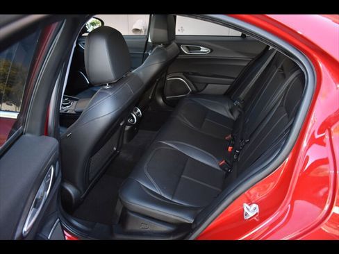 Used 2018 Alfa Romeo Giulia image 19