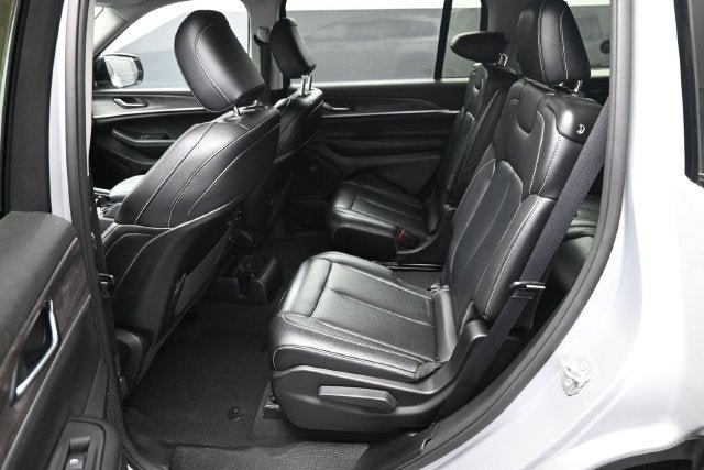 Used 2023 Jeep Grand Cherokee L Limited AWD/4WD image 14