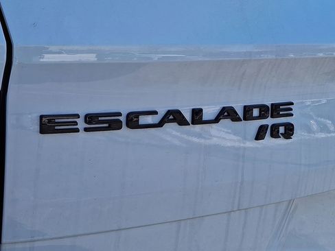 New 2025 Cadillac Escalade IQ Sport 2 w/ LPO, ONYX Package image 19