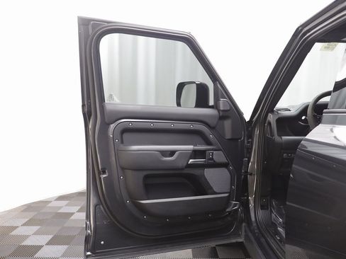 Used 2023 Land Rover Defender 110 V8 image 4