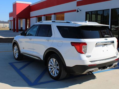 Used 2021 Ford Explorer King Ranch w/ Premium Technology Package image 3