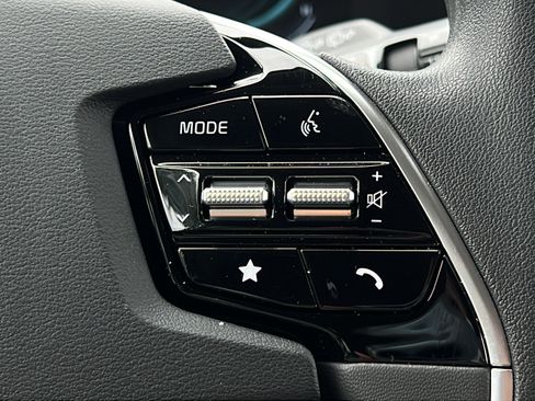 New 2026 Kia Niro LX FWD image 19