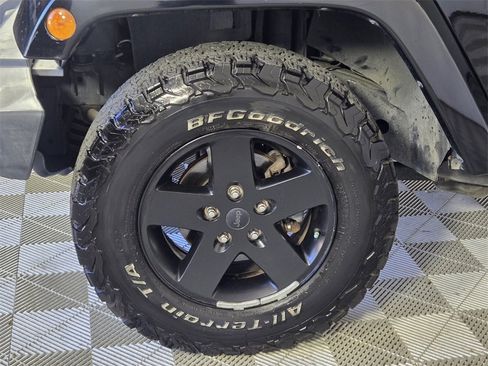 Used 2015 Jeep Wrangler Unlimited Sahara image 5