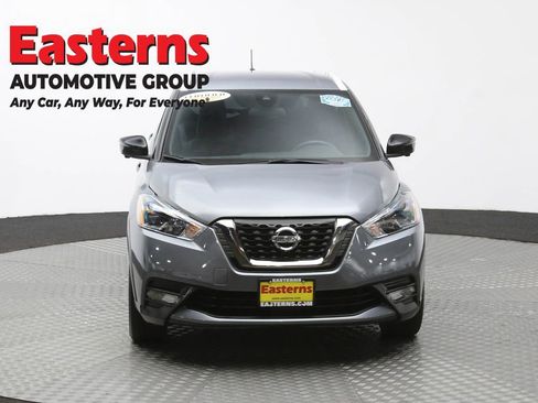 Used 2020 Nissan Kicks SR FWD image 2