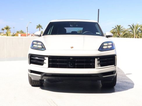 Certified 2025 Porsche Cayenne AWD/4WD image 6