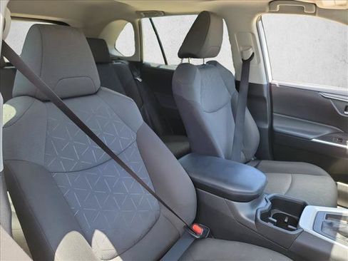 Used 2022 Toyota RAV4 XLE w/ Convenience Package FWD image 12
