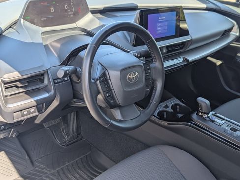 Used 2025 Toyota Prius LE FWD image 14