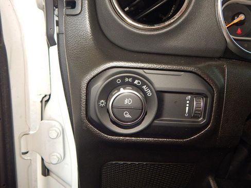 Used 2023 Jeep Gladiator Overland image 19