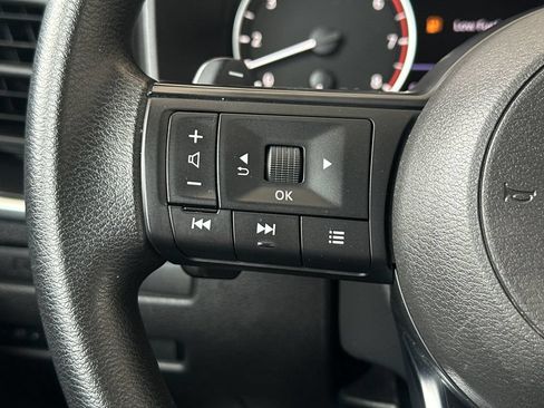 Used 2024 Nissan Rogue S FWD image 23