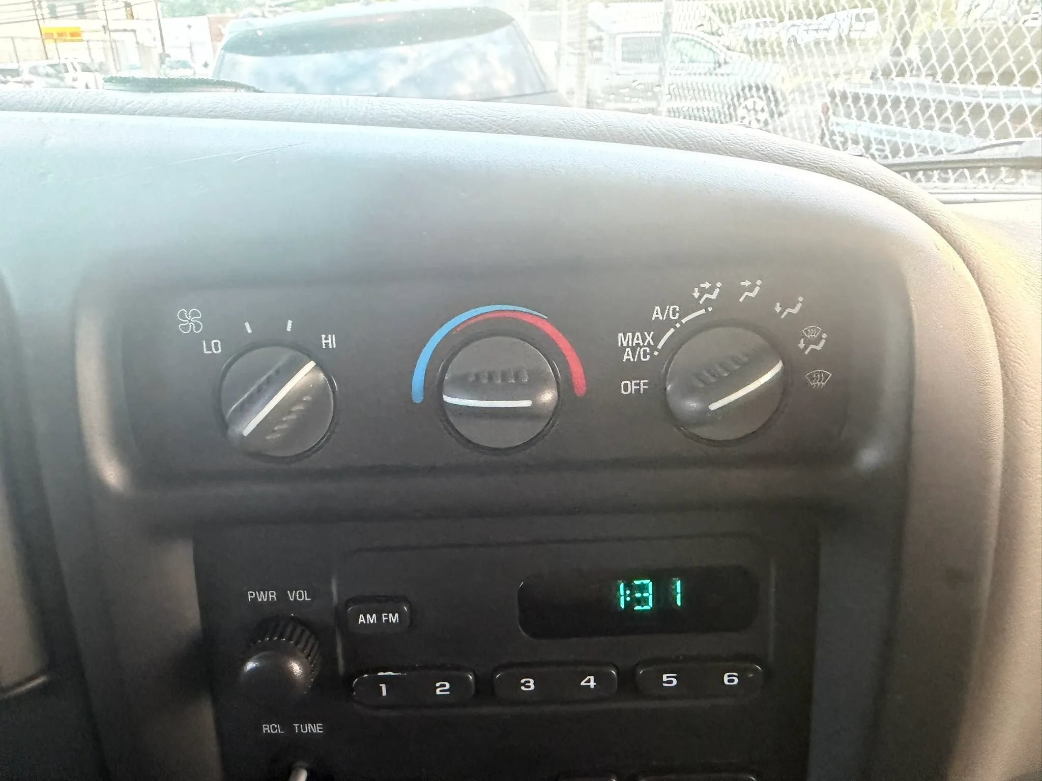 Used 2001 Chevrolet Express 2500 Passenger RWD image 16