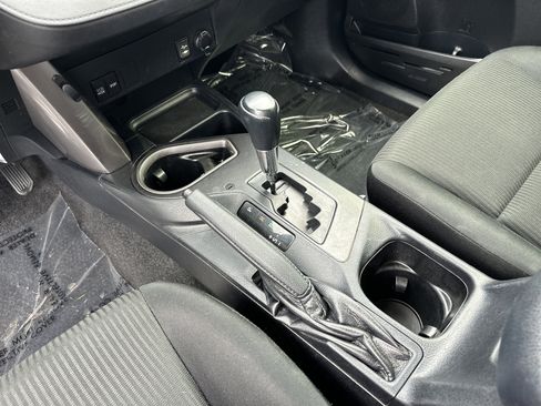 Used 2018 Toyota RAV4 LE FWD image 26
