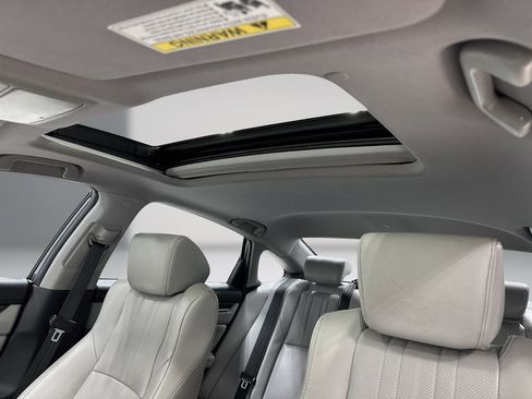 Used 2019 Honda Accord Touring image 16