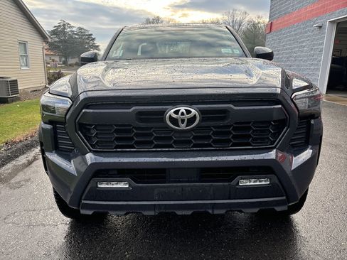 Used 2024 Toyota Tacoma TRD Off-Road image 8