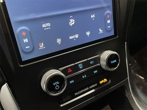 Used 2024 Ford Edge Titanium image 30