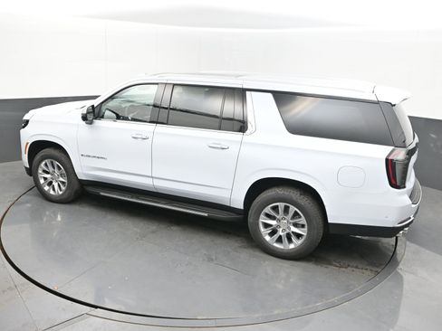 New 2026 Chevrolet Suburban Premier image 35