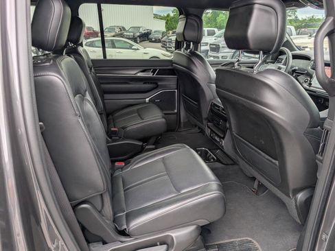 Used 2024 Jeep Wagoneer Series II AWD/4WD image 11