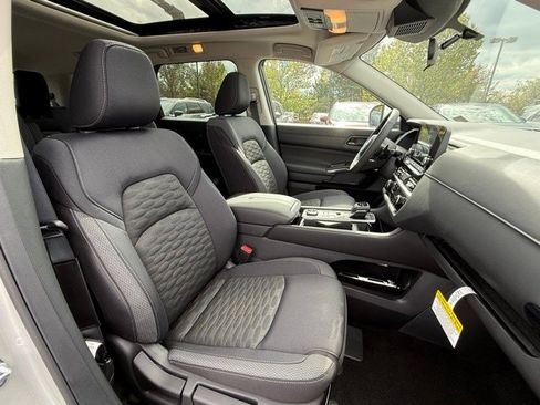 New 2025 Nissan Pathfinder SV image 19