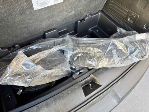 Used 2019 Chevrolet Traverse LT w/ LPO, Floor Liner Package FWD image 21