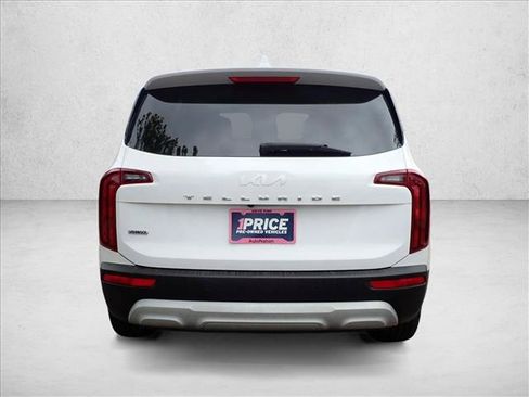 Used 2022 Kia Telluride LX AWD/4WD image 3