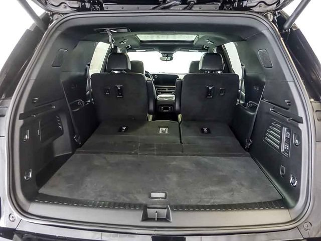 Used 2025 Chevrolet Traverse High Country FWD image 34