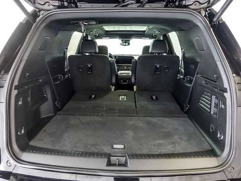 Used 2025 Chevrolet Traverse High Country FWD image 34