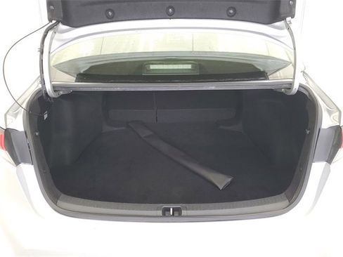 Used 2021 Toyota Corolla LE image 11