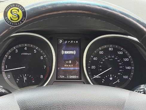 Used 2017 Hyundai Santa Fe FWD image 30