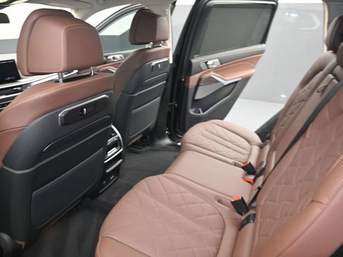 Used 2025 BMW X7 xDrive40i w/ Premium Package AWD/4WD image 12