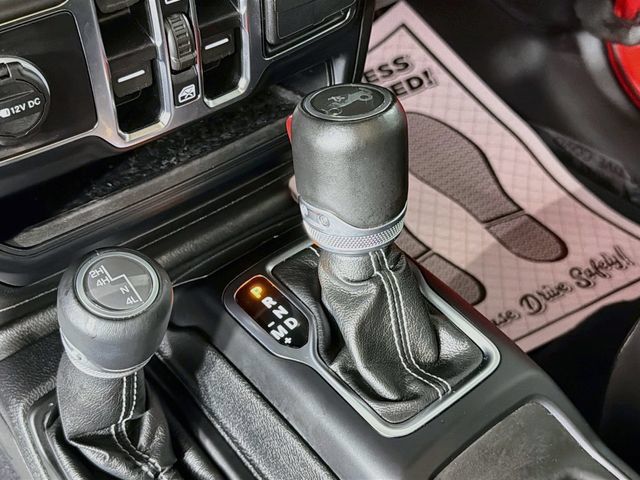 Used 2019 Jeep Wrangler Unlimited Sahara w/ Uconnect 4C Nav & Sound Group AWD/4WD image 17