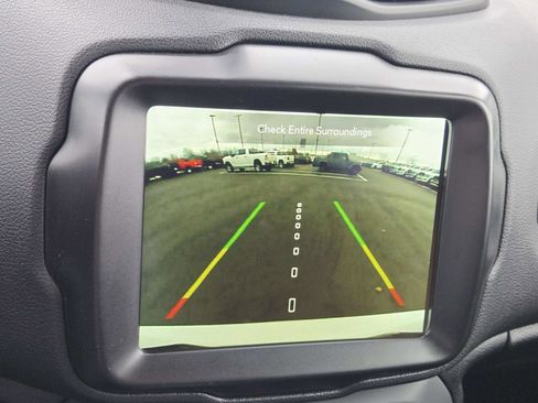 Used 2023 Jeep Renegade Latitude image 28