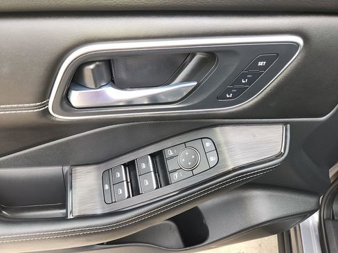 Certified 2024 Nissan Rogue Platinum FWD image 31
