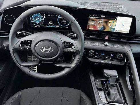 New 2025 Hyundai Elantra SEL FWD image 17