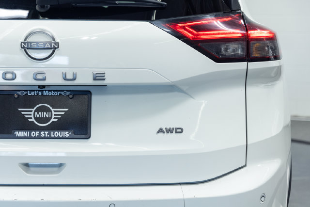 Used 2024 Nissan Rogue S AWD/4WD image 8