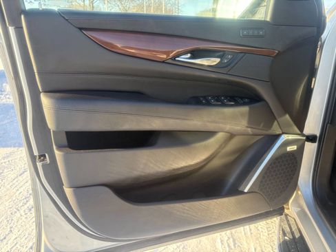 Used 2020 Cadillac Escalade Luxury image 11