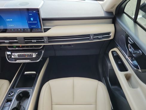 Used 2025 Lincoln Corsair FWD image 20
