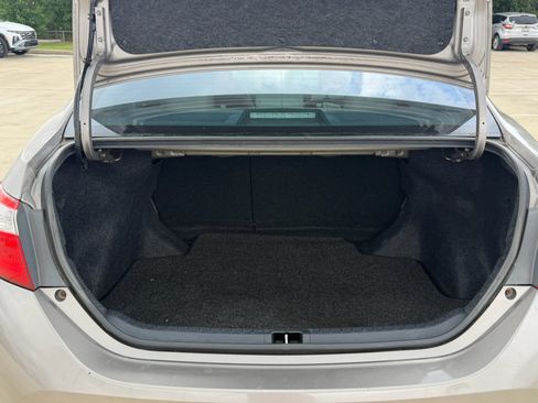 Used 2014 Toyota Corolla LE FWD image 30