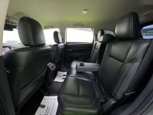 Used 2020 Mitsubishi Outlander SE image 26
